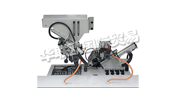 BIESSE自1969以來，一直為木工和大型家居、門窗和木質(zhì)構(gòu)筑件制造商提供技術(shù)支持。通過他們的機(jī)器，他們的客戶將他們的創(chuàng)意轉(zhuǎn)化為獨(dú)特的設(shè)計(jì)對象或標(biāo)志性的系列產(chǎn)品。
